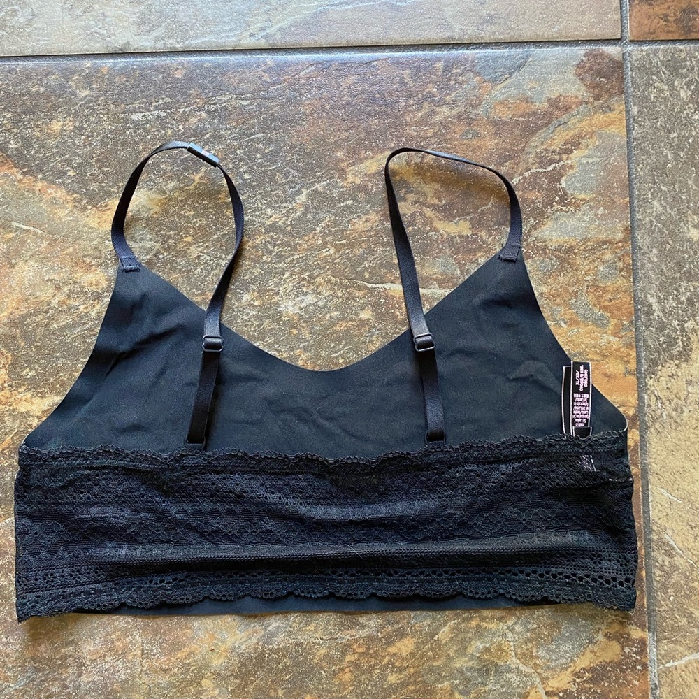 NWT. Victoria’s Secret Pink bralette in black.